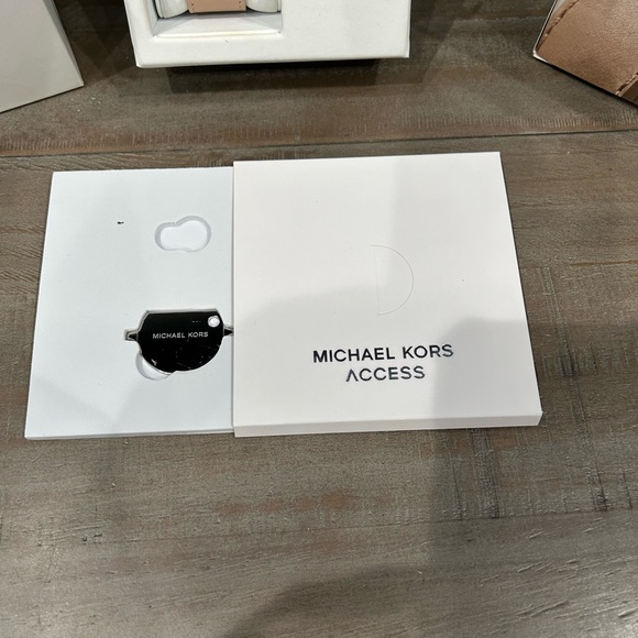 MICHAEL KORS “Rare” and “Limited” Women’s Rosa Gold Watch Hunger Stop - Picture 5 of 16